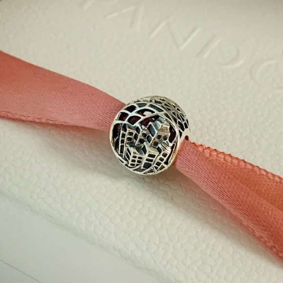 Pandora Marvel Spider-Man Soaring City Charm Pendant - Picture 6 of 8